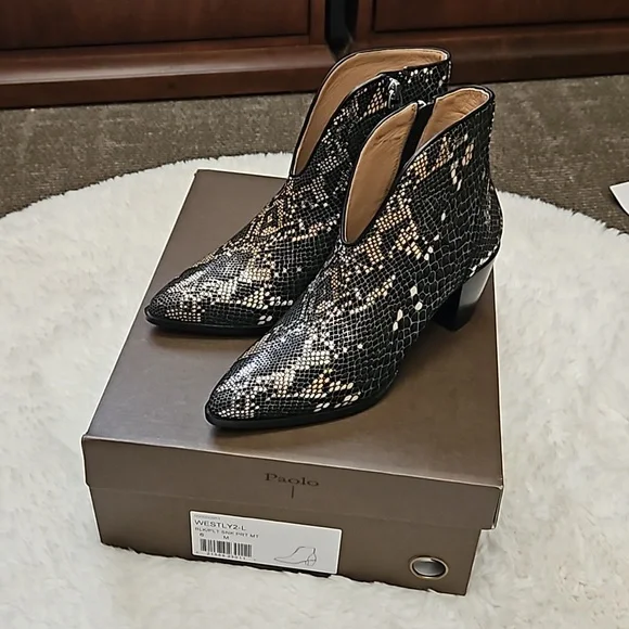 *SOLD* Paolo Westly Black Platinum Snake Print Leather Booties, size 6, NEW, NWB - Picture 1 of 16